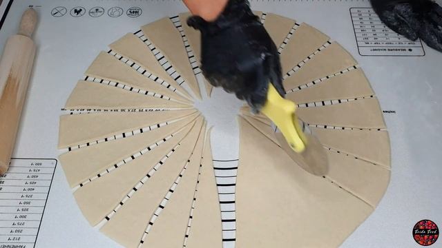 Круассаны домашние - рецепт приготовления мягких воздушных круассанов с начинкой смотреть онлайн