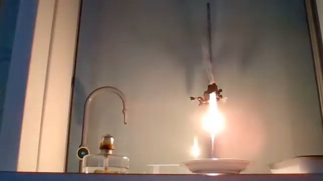 Горение угля и серы в расплавленной селитре смотреть онлайн