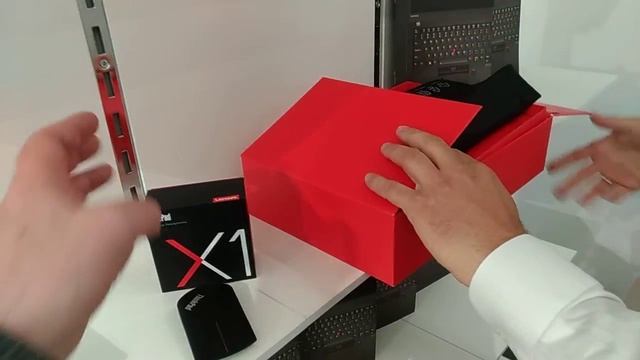 Дизайн коробки — это важно. Такой будет упаковка новых ноутбуков и аксессуаров серии ThinkPad X1 смотреть онлайн