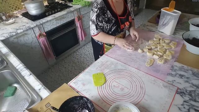 Вареники с черникой смотреть онлайн