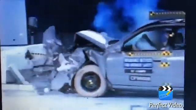 IIHS Crash Test In 6.00 Speed From Mazda-Subaru (1995-1999) смотреть онлайн