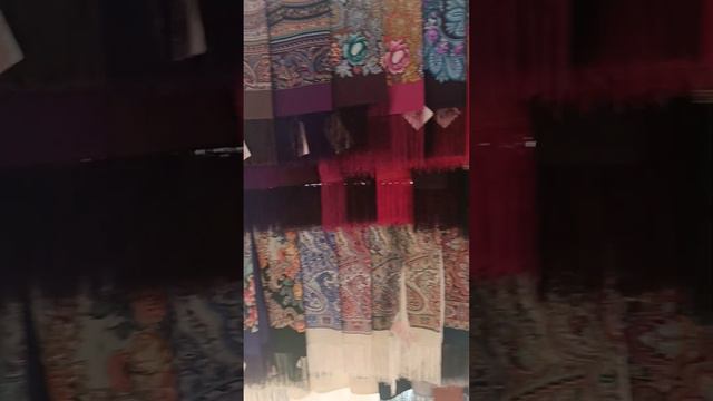 платки и другие изделия производства Павловопосадской платочной мануфактуры с более чем 200 лет смотреть онлайн