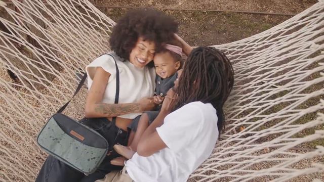 Petunia Pickle Bottom Spring 2022 Collection - Companion Clutch Micro Moment смотреть онлайн