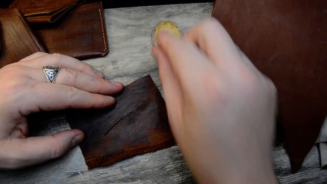 Фактурирование кожи. Способ №8. Восковая смесь и абразив. Очень подробный мастер класс смотреть онлайн