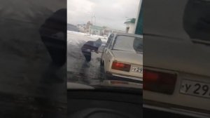 Как открыть дверь в ваз 2105?