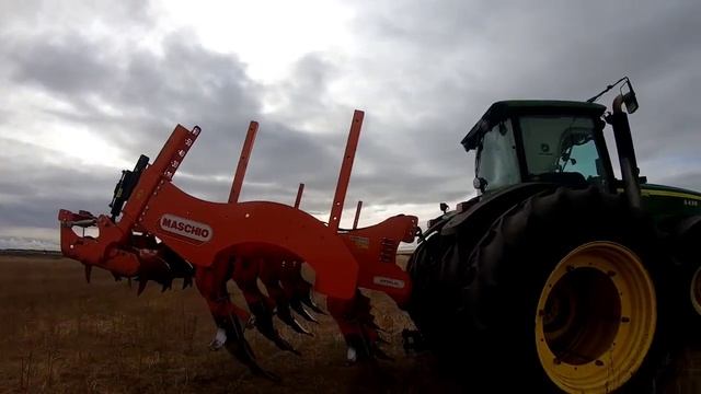 Поехали готовить почву под сахарную свёклу Глубокорыхлитель или плуг???Будни тракториста.Уборка 202 смотреть онлайн