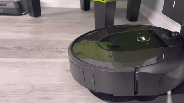 iRobot Roomba i7+ (7550) Robot Vacuum with Automatic Dirt Disposal смотреть онлайн