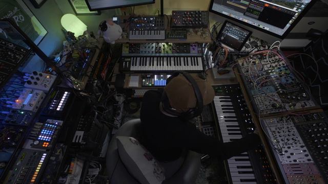 Voices VII: featuring Oxi One, Moog Matriarch, ASM HydraSynth, Instruo Saich and more! смотреть онлайн