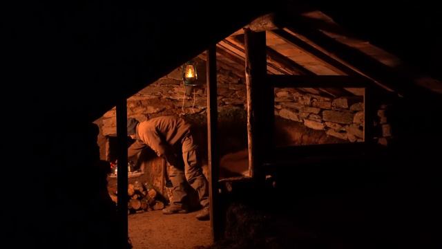 Built totally secret underground dugout cabin. Ready for extreme snowstorms. Fireplace inside смотреть онлайн