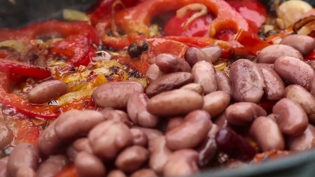 Фасоль с Колбасками Гриль в томатном соусе | Beans with sausages in tomato sauce | Fasola z kiełbas смотреть онлайн