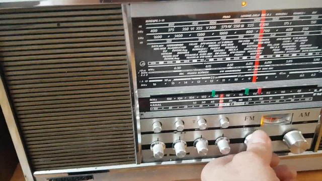 СРАВНИВАЕМ SABA TRANSALL de LUXE и GRUNDIG CONCERT BOY 4000 смотреть онлайн