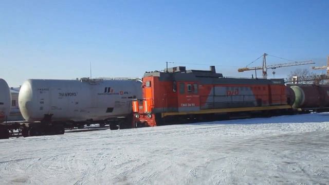 Маневровый тепловоз ТЭМ18ДМ-819 резервом смотреть онлайн