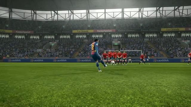 Pro Evolution Soccer. Daniel Alves freekick. смотреть онлайн
