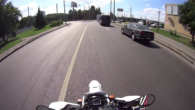 Приемущество эндуро в городе - Yamaha TTR смотреть онлайн