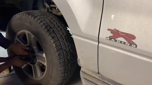 COMO INSTALAR LIFT KIT EN FORD F-150 RAM SILVERADO... | Javier Patiño смотреть онлайн
