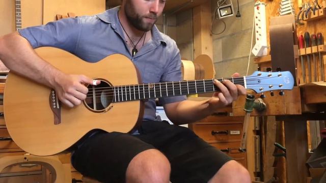 Zarek Silberschmidt: run test on a DB Guitars medium jumbo смотреть онлайн