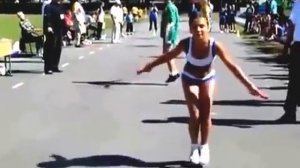 Девушка нереально быстро прыгает на скакалке (ОЧЕНЬ КРУТО)