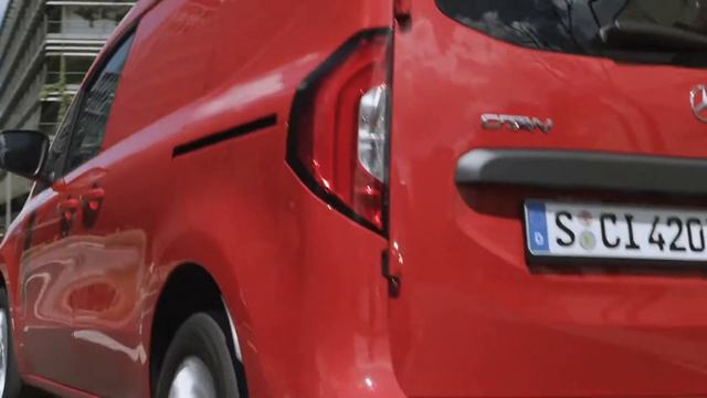 The new Mercedes-Benz CITAN Panel Van in Red Driving Video смотреть онлайн