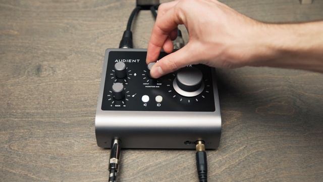 How to set up an Audient iD4 MkII Audio Interface смотреть онлайн