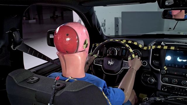 2019 Ram 1500 crew cab driver-side small overlap IIHS crash test смотреть онлайн