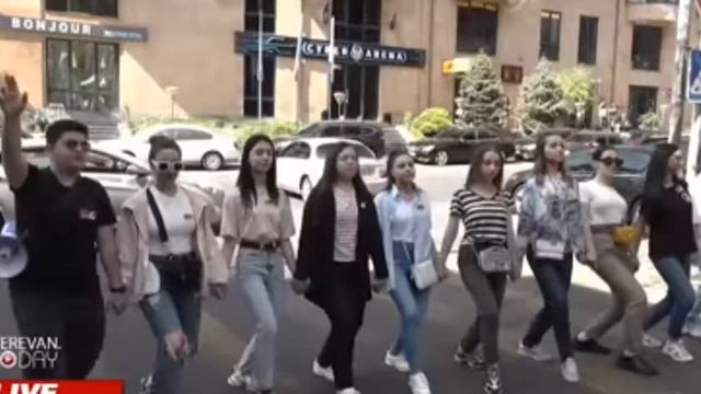 В центре Ереване слышан Азербайджанский танец КОЧАРИ смотреть онлайн