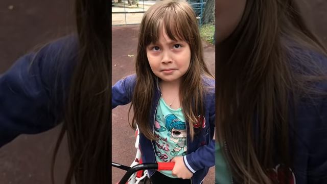 Жестко упала с велика смотреть онлайн