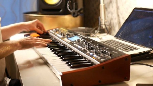 #021 Распаковка и демо синтезатора Behringer DeepMind 12