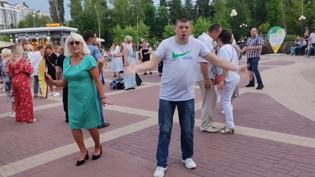 2 билета в лето подарила нам! Белгород, парк победы, танцы в кругу друзей. смотреть онлайн