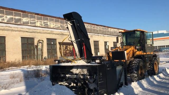 Снегоочиститель с автономным двигателем, как трансформер! смотреть онлайн