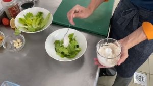 НАСТОЯЩИЙ салат Цезарь с креветками дома! Рецепт от шефа