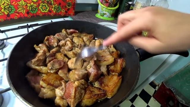 ЖАРЕХА по ДЕРЕВЕНСКИ! ЧТО ЕДЯТ В ДЕРЕВНЕ?!БАБУШКА готовит! смотреть онлайн