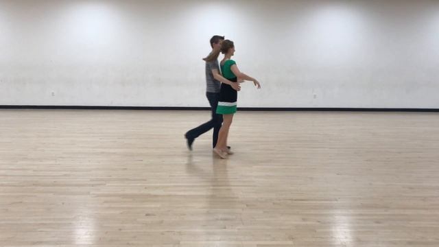 Rotary Waltz - Roll Out into Skaters Waltz смотреть онлайн