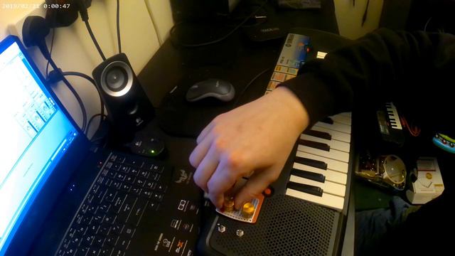 Circuit bent Yamaha PSS-15 смотреть онлайн