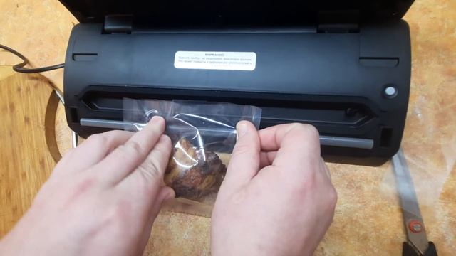 Как использовать обычные пакеты в дешевом вакуумизаторе смотреть онлайн