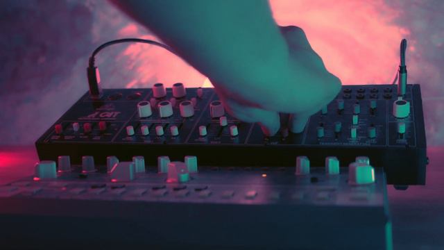 Behringer Cat & TD-3 - Melodic Techno Performance смотреть онлайн