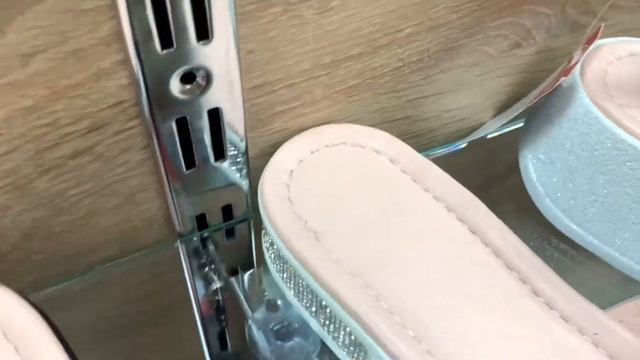 Летние шлепанцы на низком каблуке смотреть онлайн