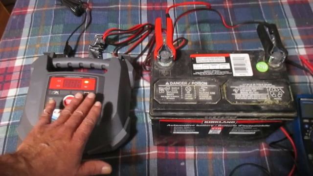 Using a Schumacher automatic battery charger to charge a car battery смотреть онлайн