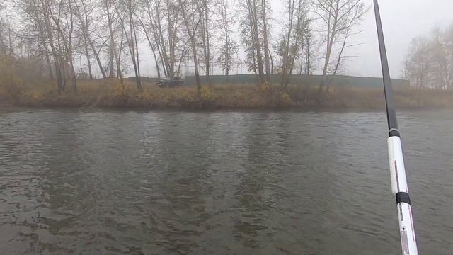 Рыбалка в туман,чуть не "уплыл" в яму?. смотреть онлайн