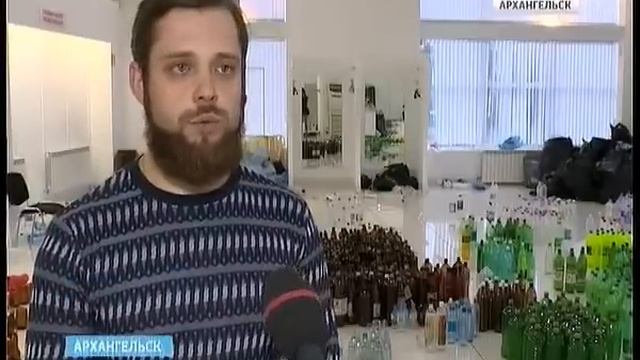 Из 50 тысяч пластиковых бутылок активисты создают огромного слона смотреть онлайн