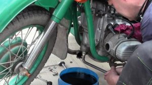 Мотоцикл  Урал в отличном состоянии за 15 тыс. рублей . Замена масла .