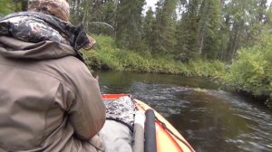на водомете по малой речушке в глухие места