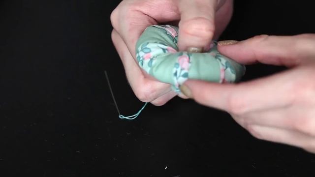 Чудо из обрезков тканей и банки. Patchwork игольница для лоскутного шитья. смотреть онлайн