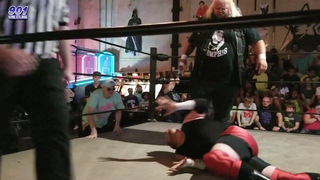 901 Wrestling From the Vault : Hunter Havoc vs Brandon White смотреть онлайн