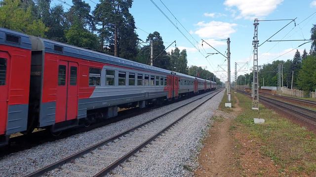 "Чистенький" ЭД4М 0096 сообщением Сергеев Посад Москва пролетает пл. Челюскинская смотреть онлайн