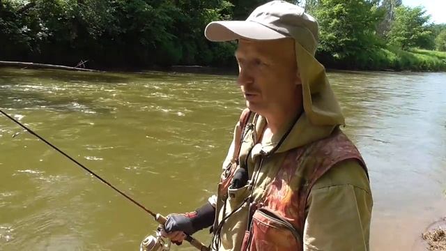 Голавль на колебалку. Испытание и настройка блесны на мощном перекате. смотреть онлайн