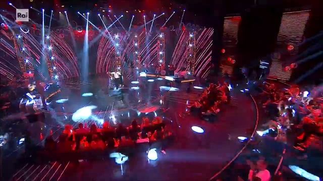 Tosca D'Aquino e Paolo Conticini ballano il flamenco fusion - Dalla strada al palco 05/07/2022 смотреть онлайн