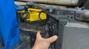 Hyundai Getz radiator condensor removal installation. (AC reciever dryer filter built in condensor)
