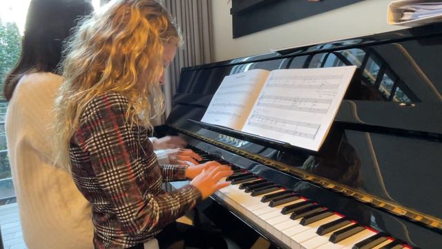 Jingle Bells Rock (easy Version for Beginner )- Duet with Senna смотреть онлайн