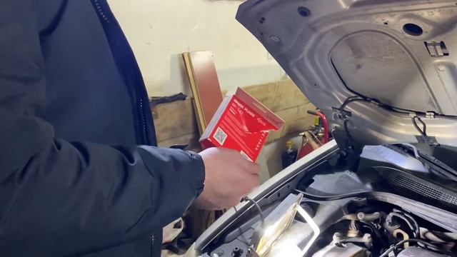 Замена свечей на Рено Меган 2 . Renault Megane . 10 минут на замену свечей !! смотреть онлайн