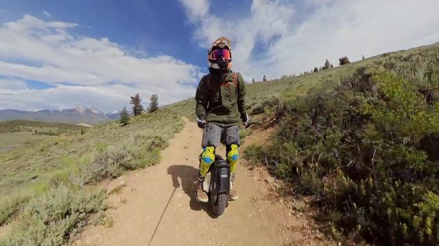 INMOTION V12 HT: Mountain Offroad E- Unicycling смотреть онлайн